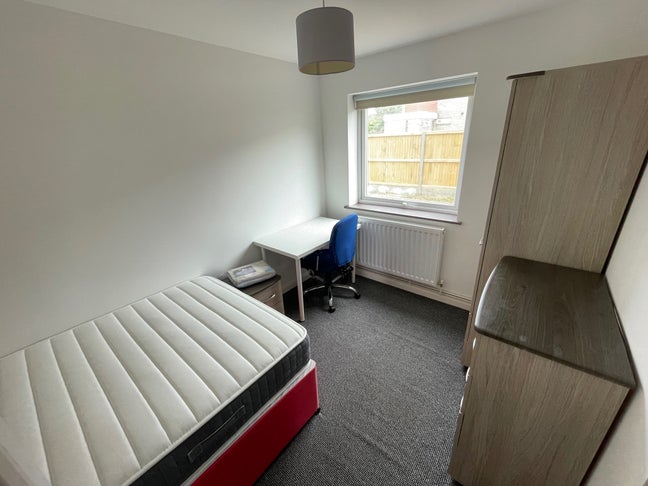 Students Only, 1 Room available immediately Main Photo