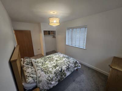 Spacious 2-Bed Flat with Double Room Available  Main Photo