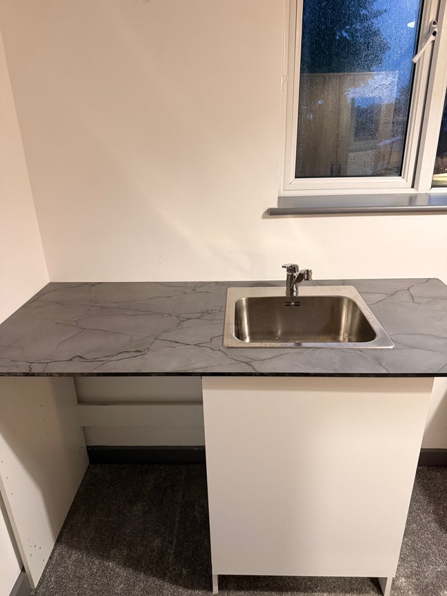 Studio with private toilet and large driveway  Main Photo