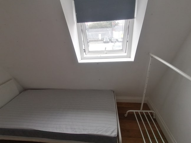 Single Room Main Photo