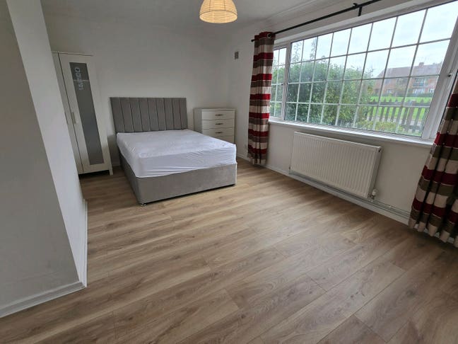 5 beds and 2 baths house to let in Frenchay, BS16 Main Photo