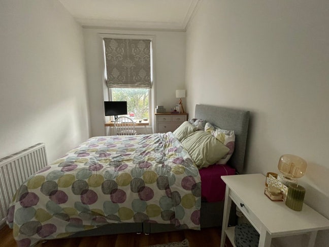 Bright Double bedroom available in Queens Park! Main Photo