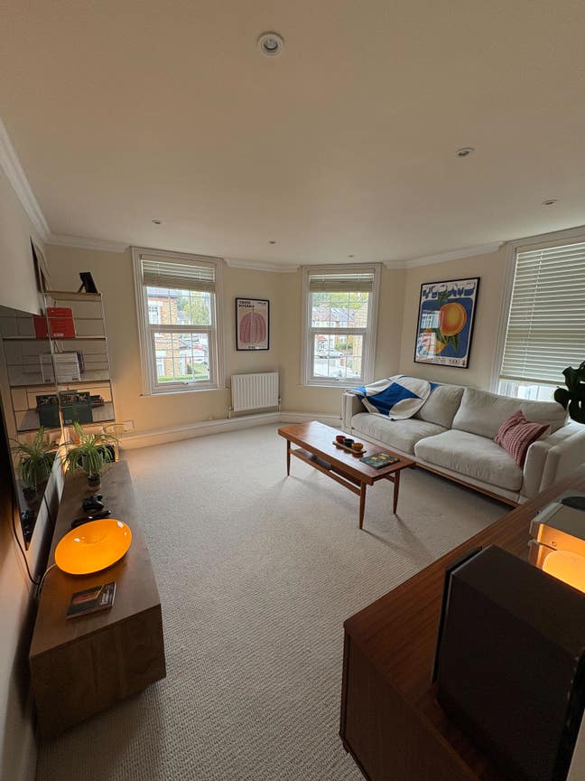 2 rooms in a bright split level flat Main Photo
