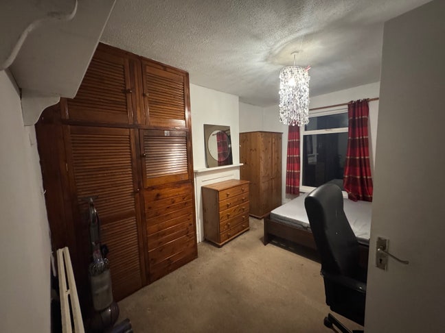 Double  Room for Working Professional Main Photo