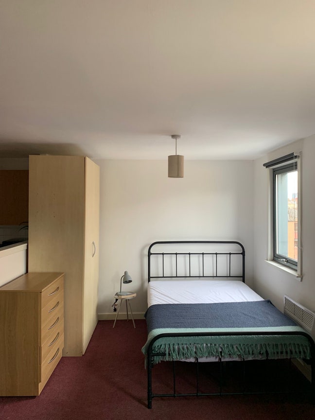 Fully Furnished Studio - Bills included Main Photo
