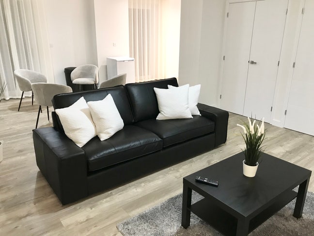 Brand New Luxury Huge Double Room Close to Station Main Photo