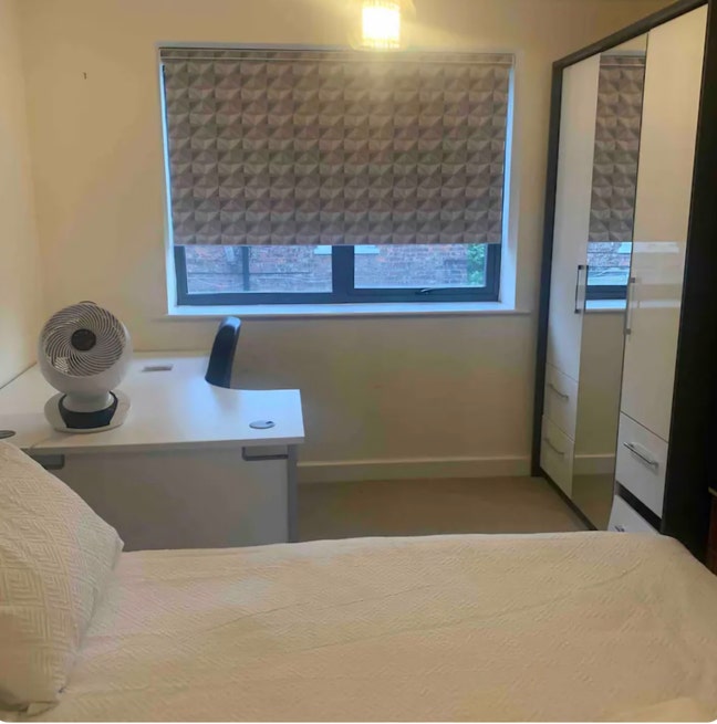 2 bedroom flat with 2 bathrooms Main Photo
