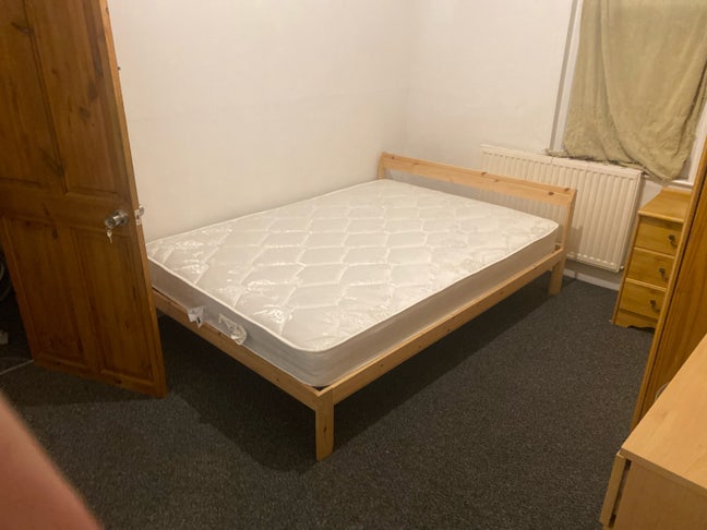 Room to rent Main Photo