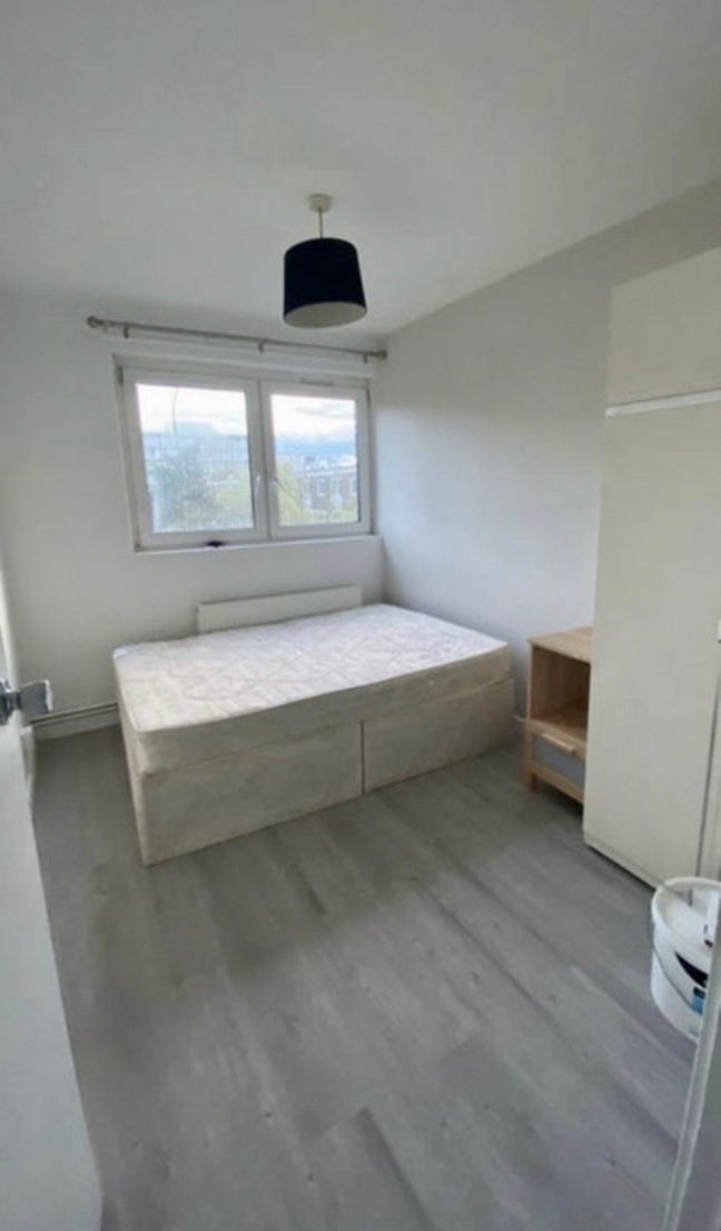 Single Bedroom Available  Main Photo