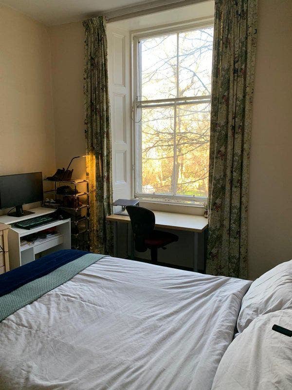 One Double Bedroom availible - Marchmont Main Photo