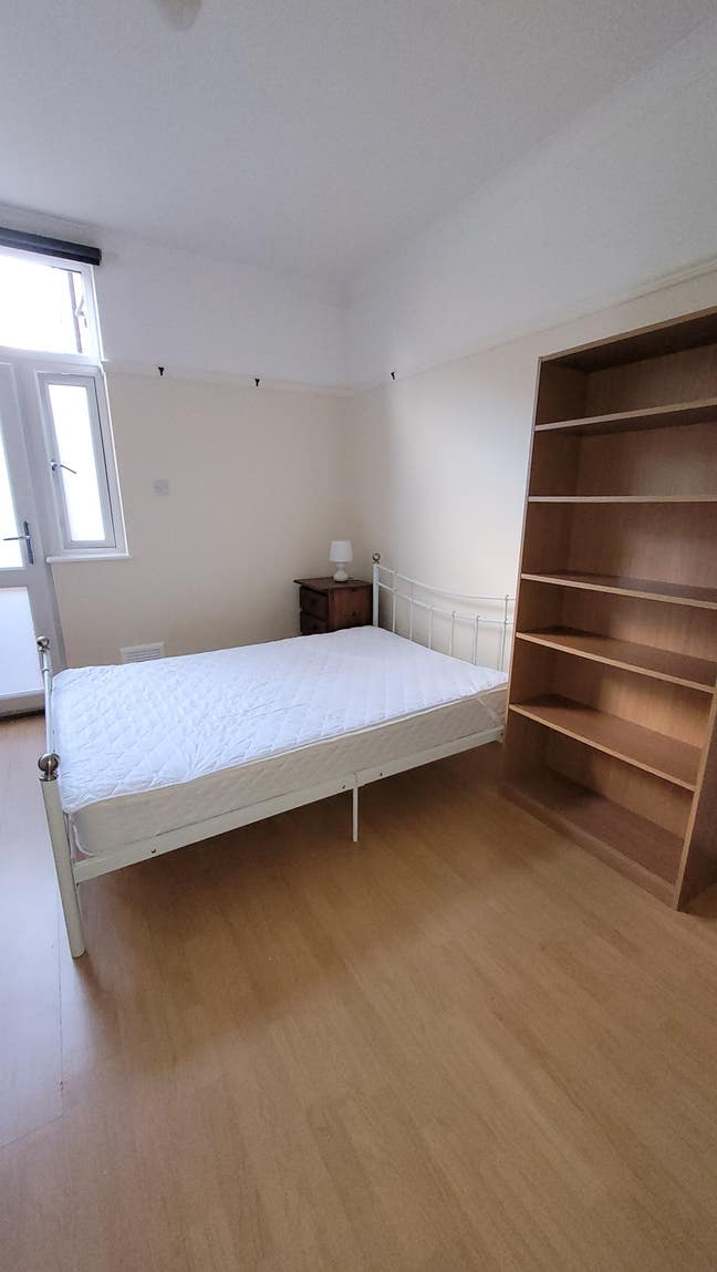 Beautiful double room in gay friendly house now Main Photo