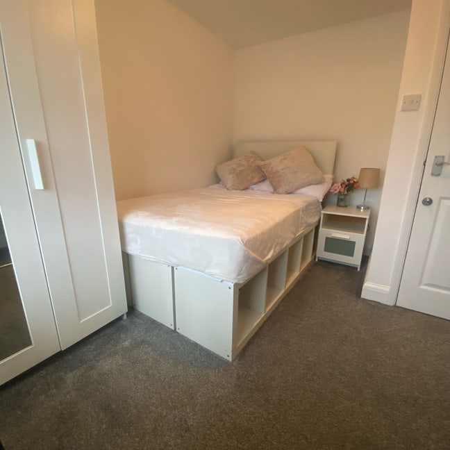  Double Room - Available Now 🏡 Main Photo