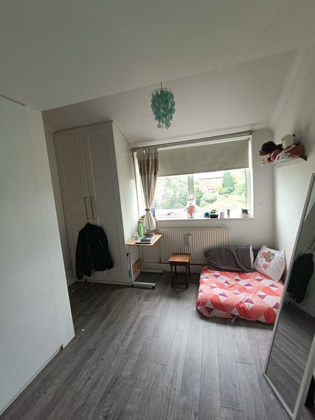 Unfurnished double bedroom room available  Main Photo