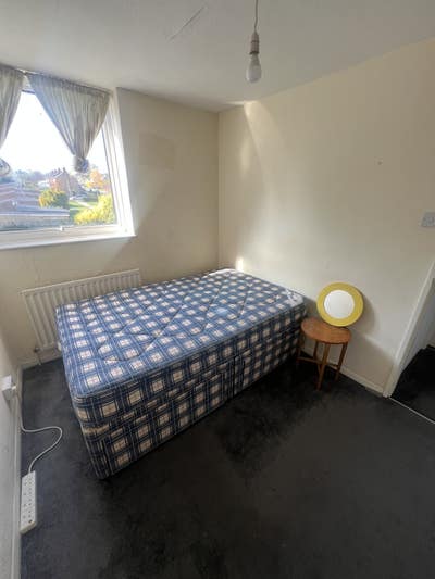 Medium Double Bedroom Main Photo