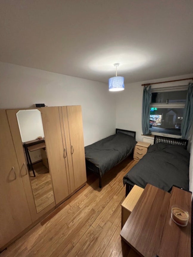 Amazing Room Central Of Kingston  Main Photo