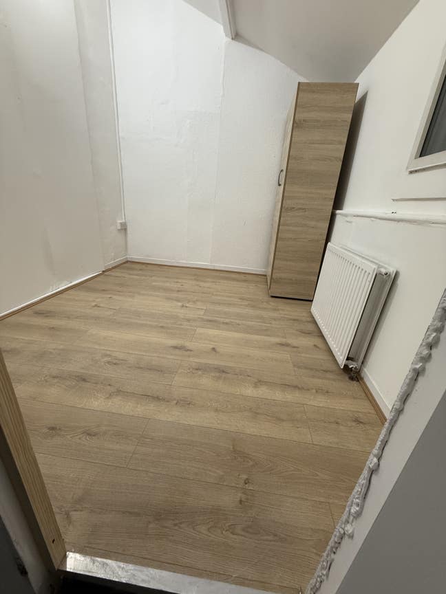 Large Single Room to Let Ilford Close to Amenities Main Photo