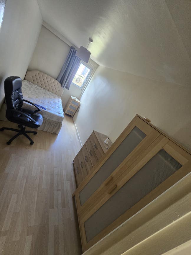 Nice double rooms available in Roehampton Library Main Photo