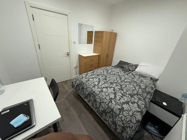 A nice double bed room for short let  Main Photo