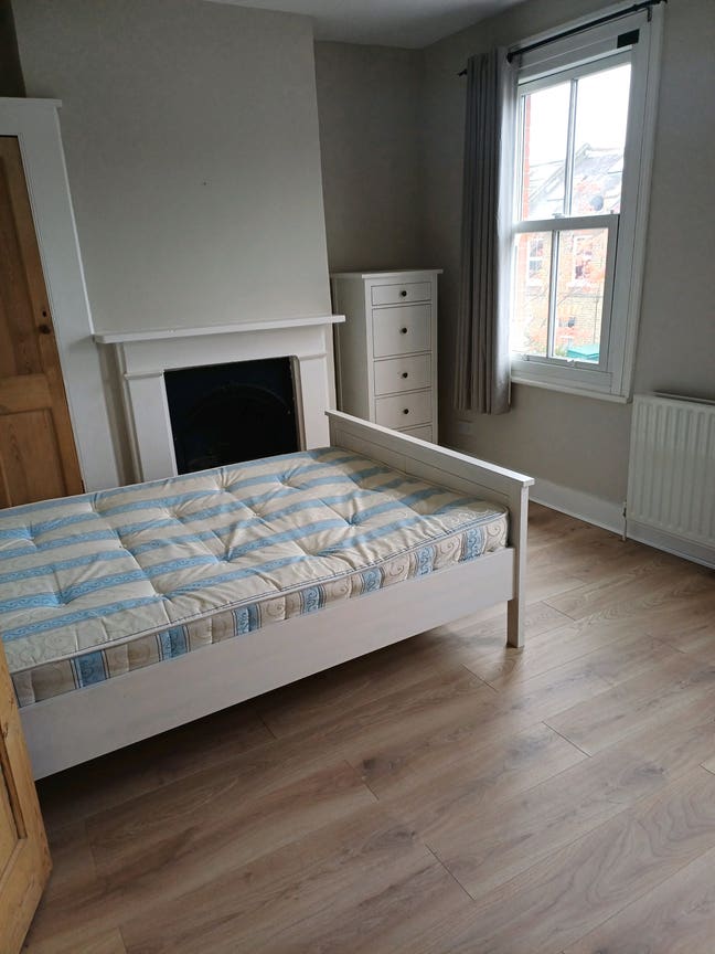 2 Extra large rooms to let- short term let Main Photo