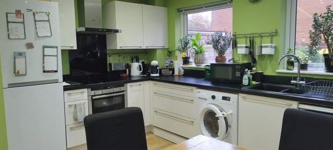Spacious double room in quiet convenient location Main Photo