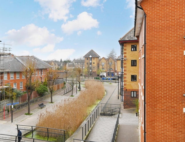 Huge 4 bedroom flat 5 min walk from Canada Water Main Photo