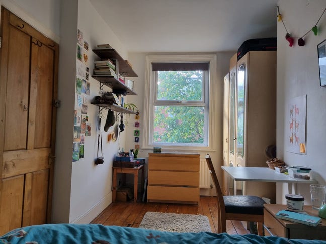 Double Room Available in Burley House-Share  Main Photo
