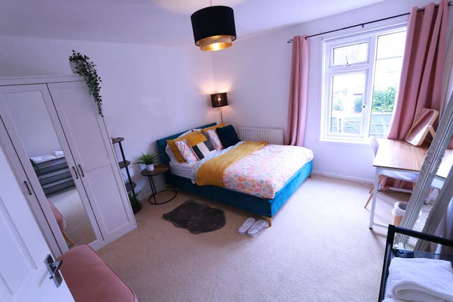 Bright & spacious double room - all bills included Main Photo