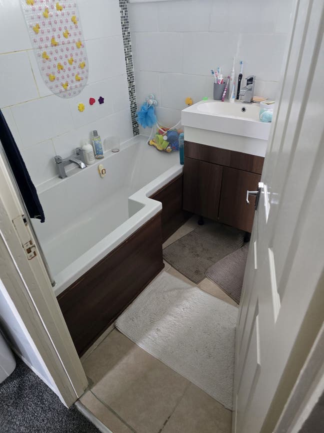 York Lovely Room LOW RENT Bills Included! Main Photo