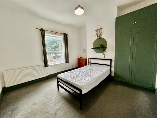 Spacious Double Room in Centre of Huddersfield Main Photo