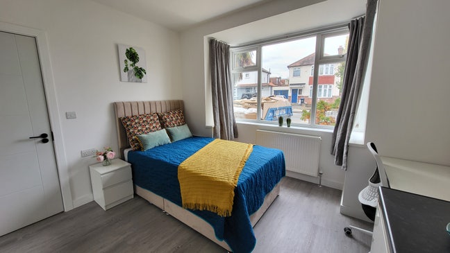 SM4 New Double Ensuite Room/Studio Free Cleaner Main Photo