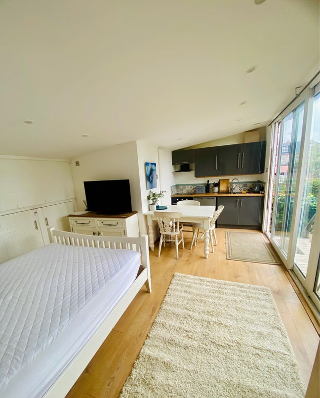 Beautiful studio apartment  Main Photo