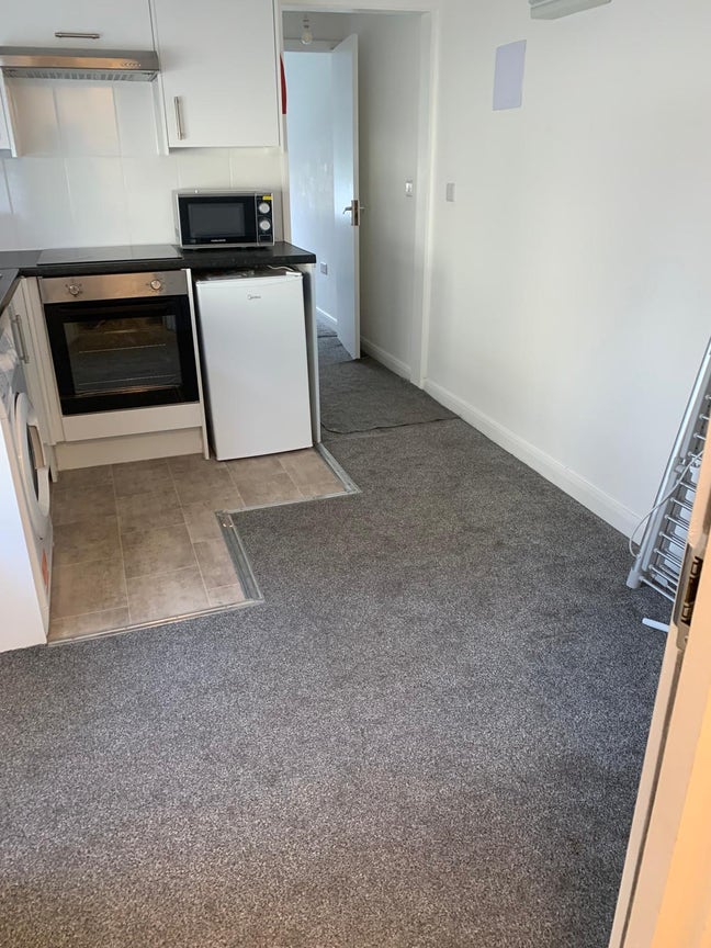Bills Included First Floor Flat, Seaford Seafront  Main Photo