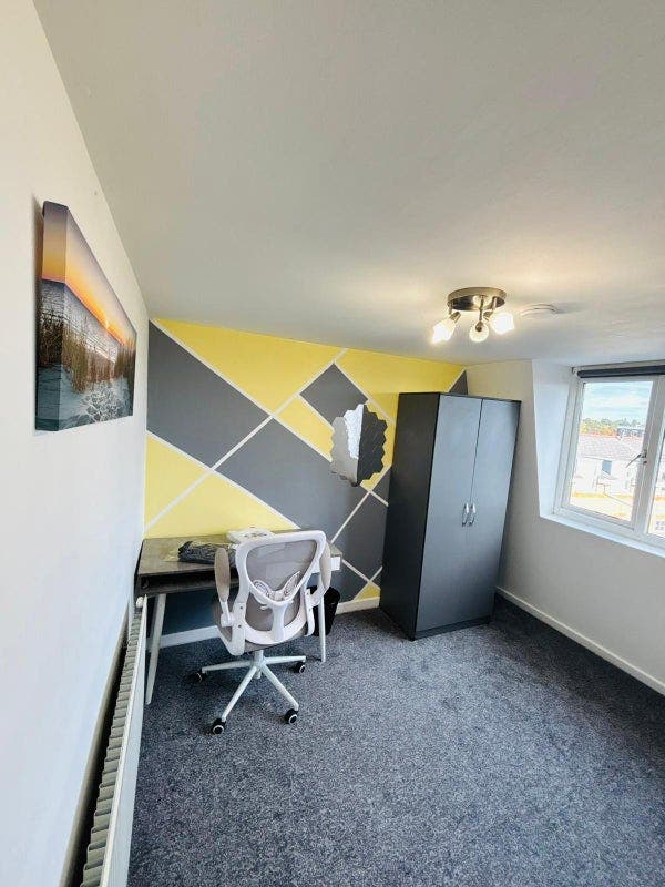 Wandsworth Town ⚡️ 4 Room in Prime location   Main Photo