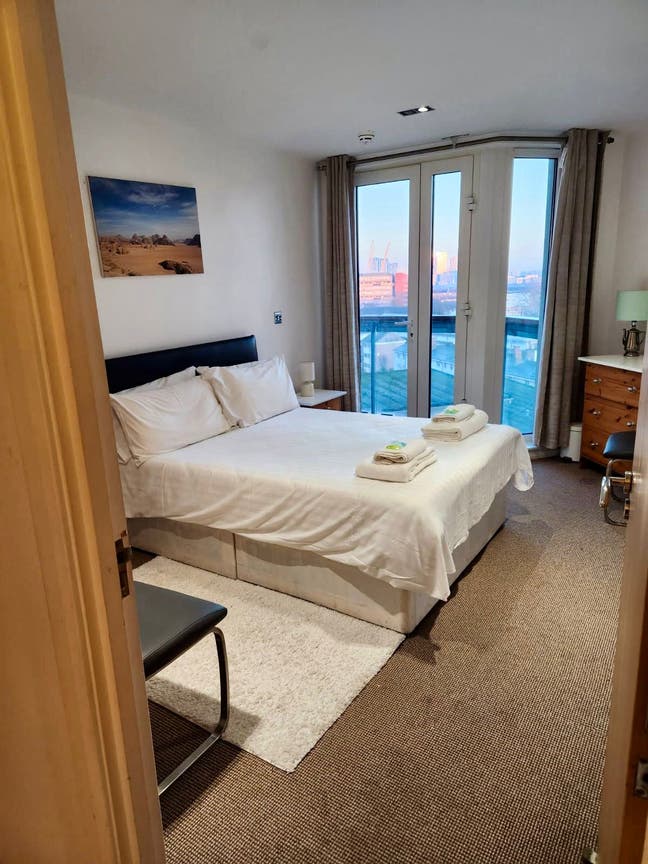 🌟Modern En-suite Room with Balcony | Canary Wharf Main Photo