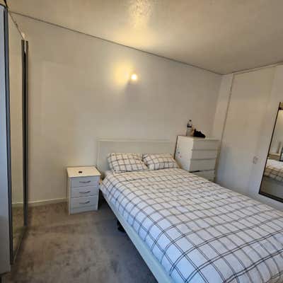 Double bedroom in 2 beddrom house Main Photo