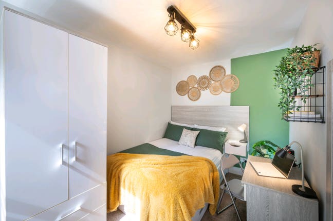 Double Room + Central + Small Friendly Share Main Photo