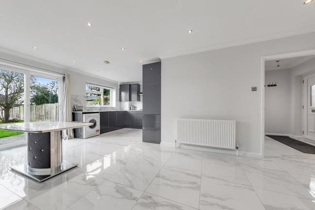 Double Rooms Available in Newly Refurbished House Main Photo