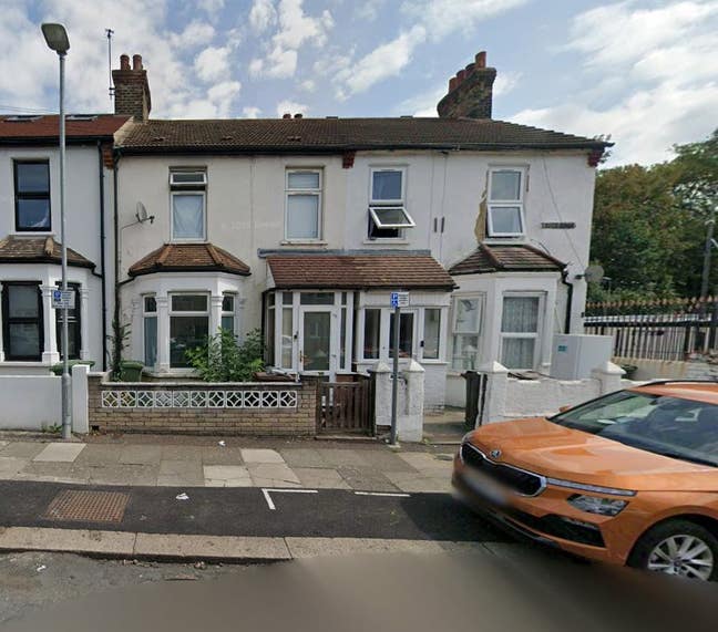 Two bedroom flat near Barking Station, IG11 Main Photo