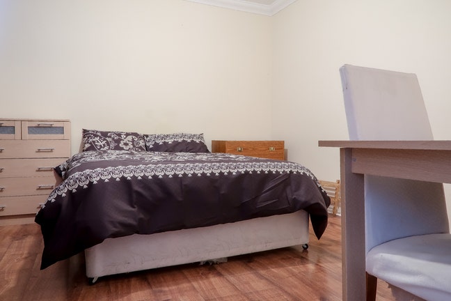 Spacious En Suite Room Next to Shoreditch  Main Photo