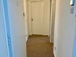 2 Bed Flat, Ascot Court, Aldershot Main Photo