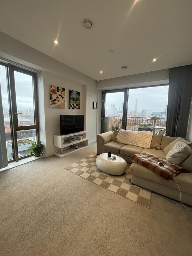 2 bedroom, 2 bathroom apartment in Local Crescent  Main Photo