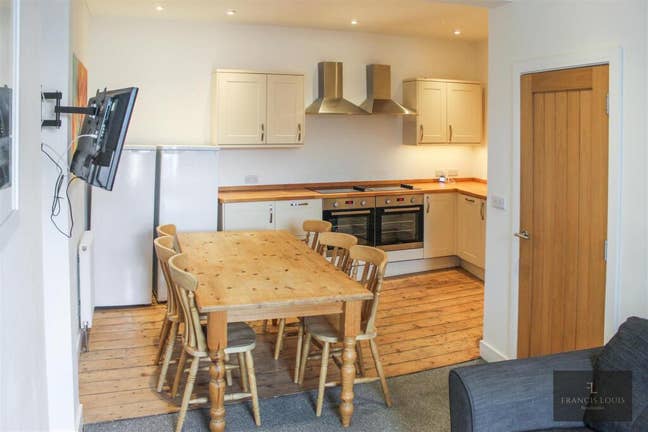 Room in shared house, great location!  Main Photo