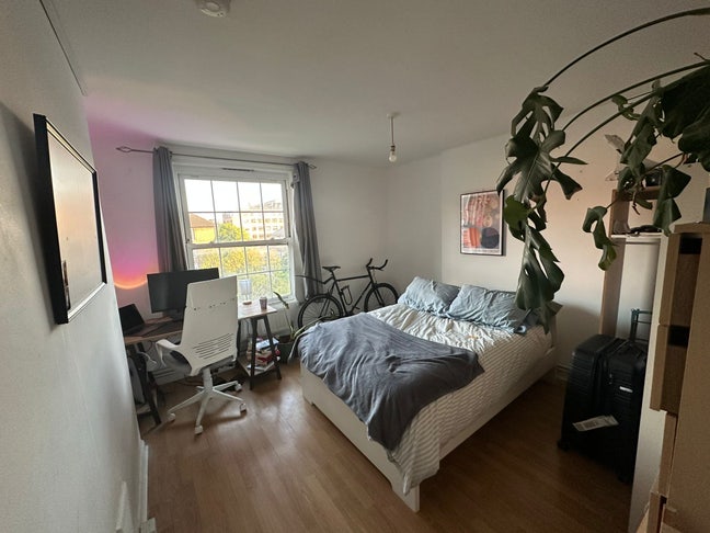 Room in chill and friendly flat Main Photo