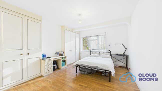Spacious couple's room next to wembley park stn Main Photo