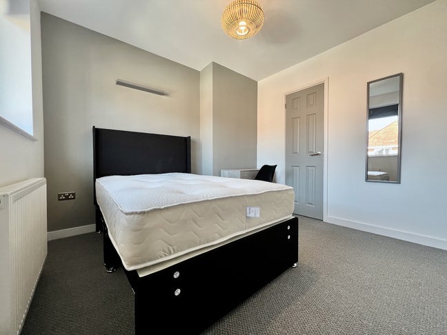 Brand New 5 Bedroom HMO  Main Photo