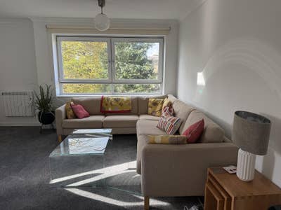 Lovely room in Hyndland - short or long term let Main Photo