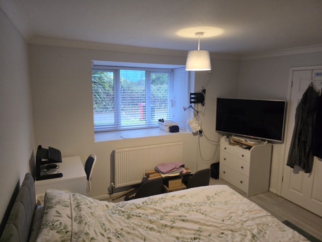 Double ensuite room £850pcm Colnbrook incl bills Main Photo