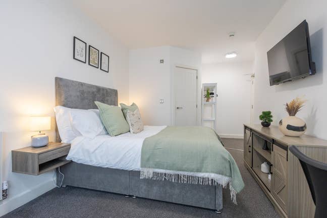 Studios , Teapoints and Ensuites! Variety for All! Main Photo