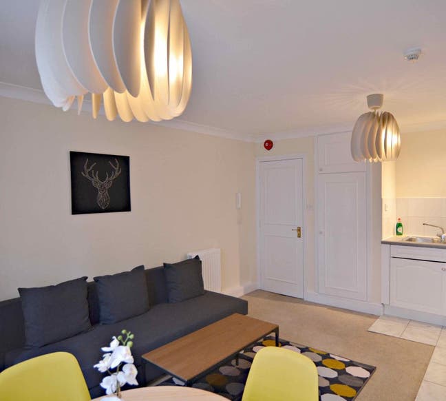 Modern 1 bed flat at Holland Park Gardens Main Photo