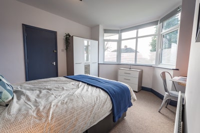  Large  double  room  to  let  – Burgess  Road Main Photo